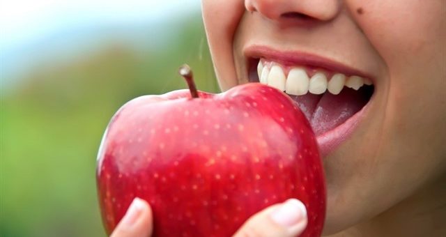 Alimentos propios del verano y amigos de tus dientes